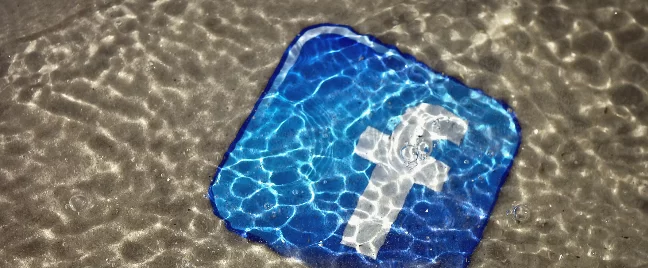 facebook-logo-under-the-water